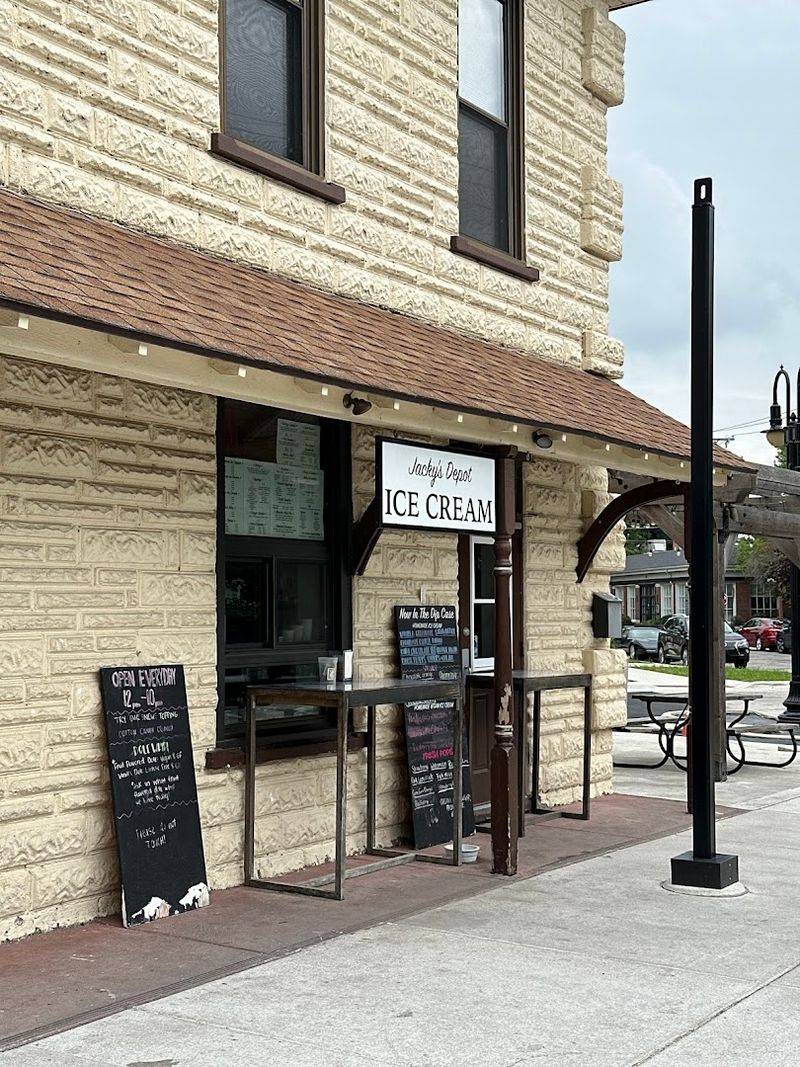 Jacky's Depot, Maumee