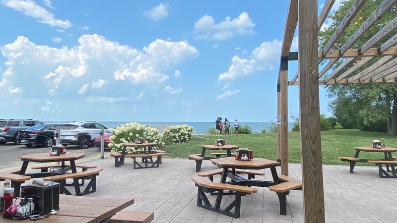 Jolly Roger Seafood House, Port Clinton