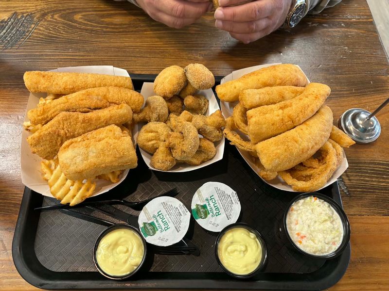 Jolly Rogers Seafood House, Port Clinton