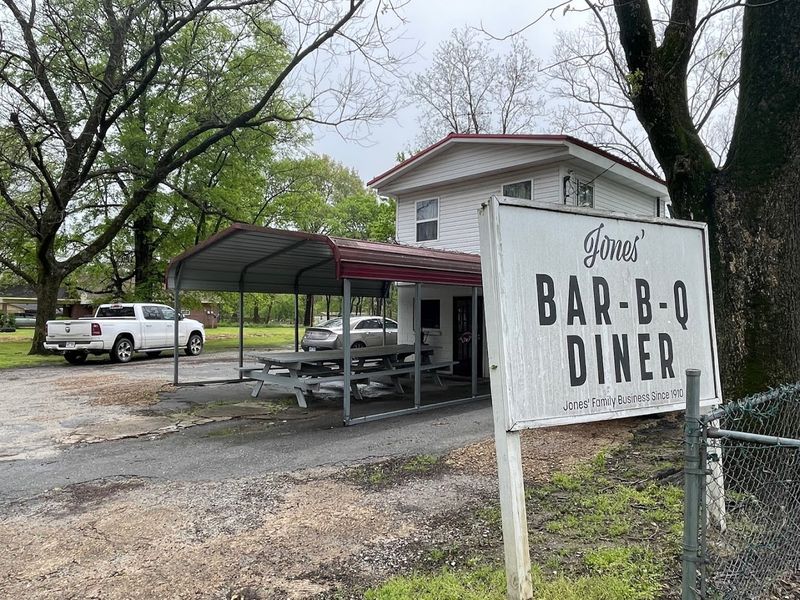 Jones Bar-B-Q Diner, Marianna Jones Bar-B-Q Diner, Marianna