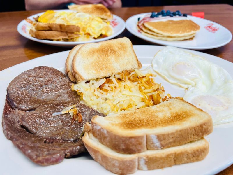 Judy's: Downtown Breakfast With A Hometown Hug Judy's: Downtown Breakfast With A Hometown Hug