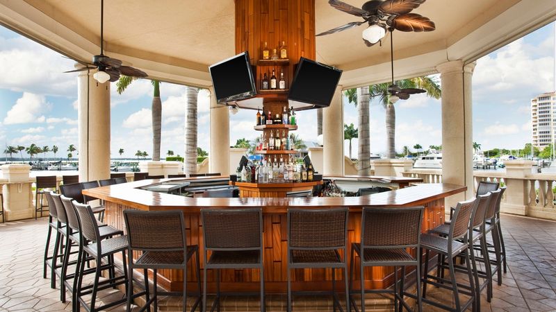 The Nauti Mermaid Dockside Bar & Grill (Fort Myers)
