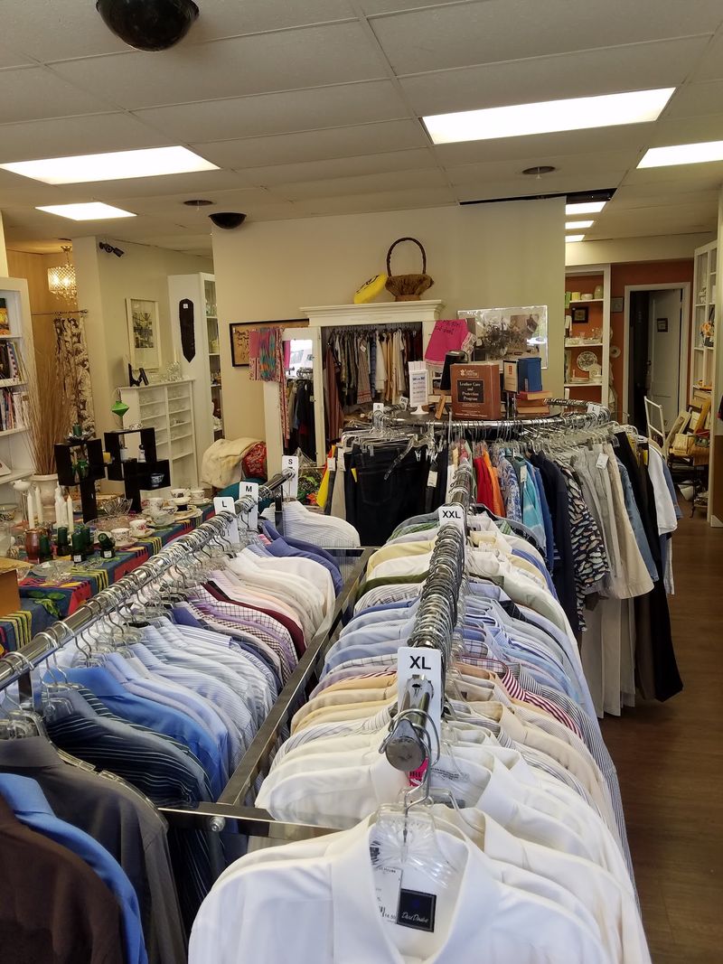 Junior League of Evanston-North Shore Thrift House