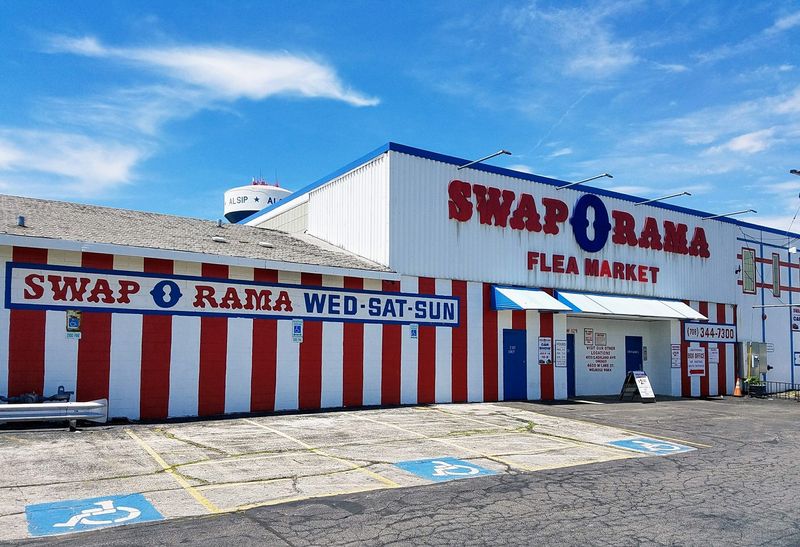 Swap-O-Rama Flea Market (Ashland Ave) – Chicago