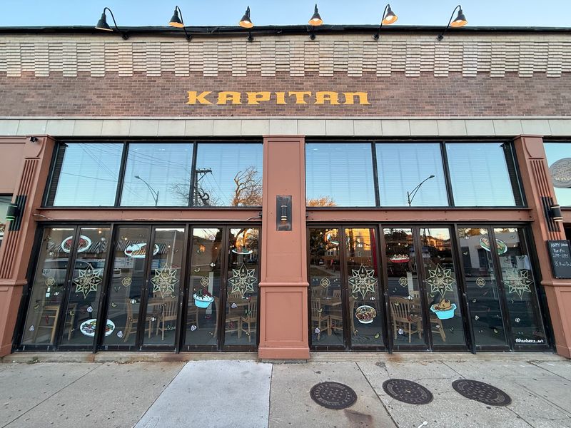 Kapitan, Chicago, IL