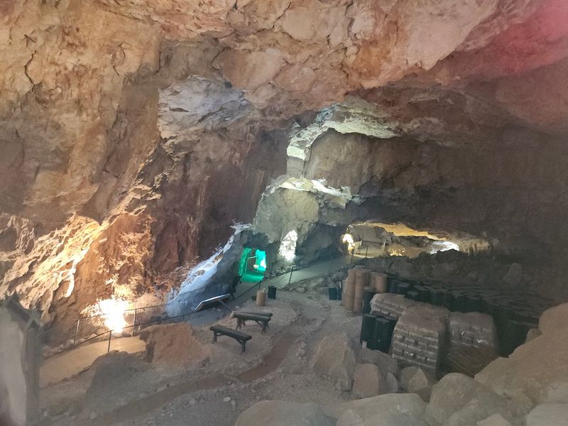Grand Canyon Caverns, Peach Springs