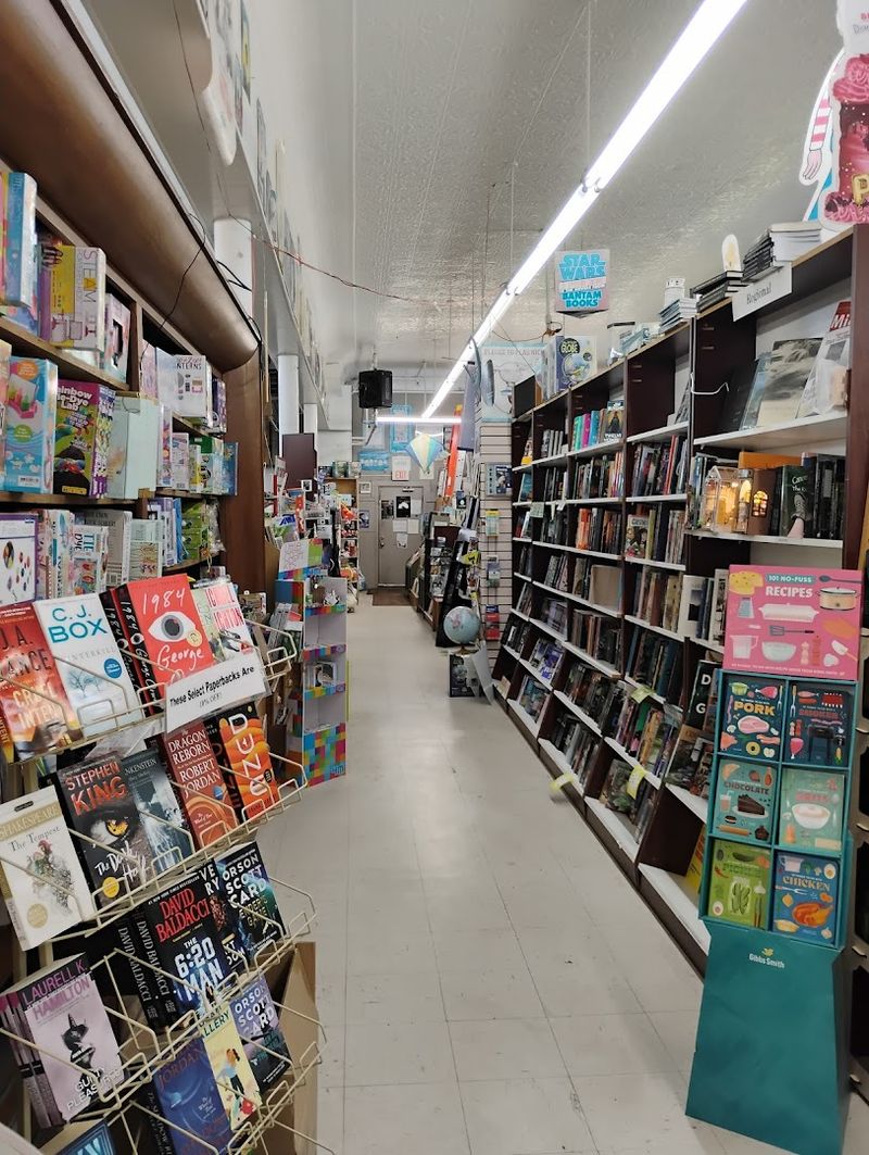 Lowry’s Books & More, Three Rivers