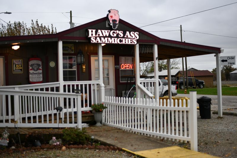 Hawg's Ass Sammiches, Harned