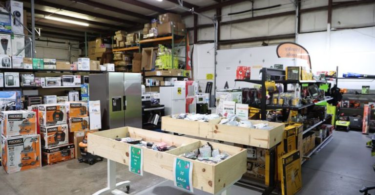 Kentucky Has A Discount Warehouse Where Every Aisle Feels Like A Price Mistake