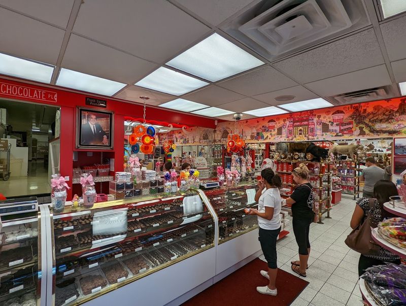 Sarris Candies