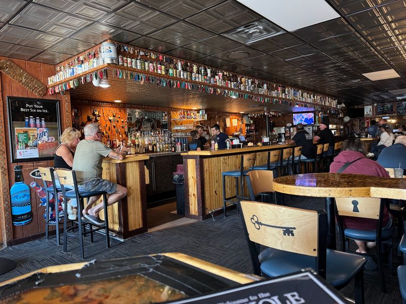 Keyhole Bar & Grill
