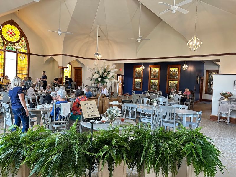 Kickapoo TeaRoom, Downs