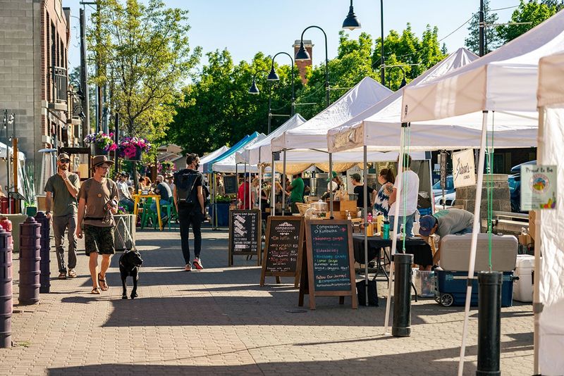 Sisters Farmers Market: Mountain Town Munchies