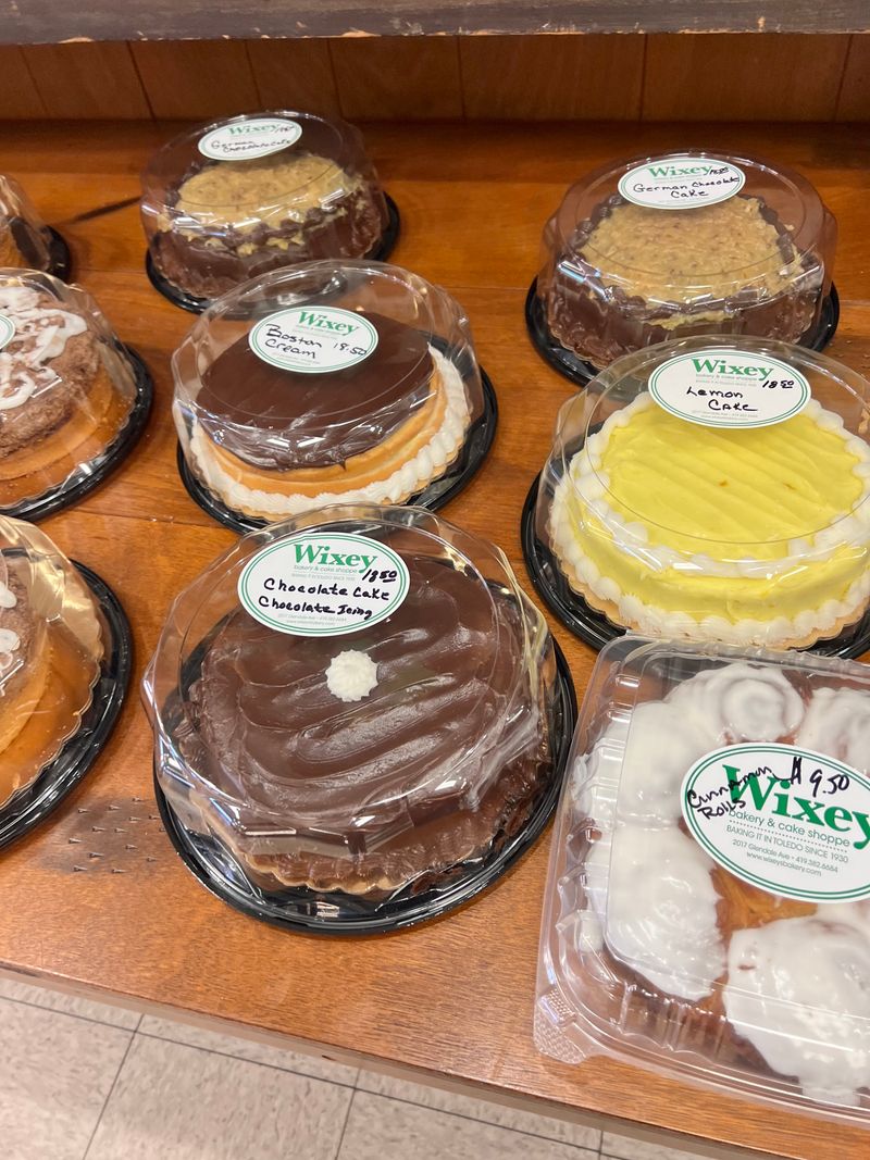 Black-And-White Cookie: Half-Moon Magic