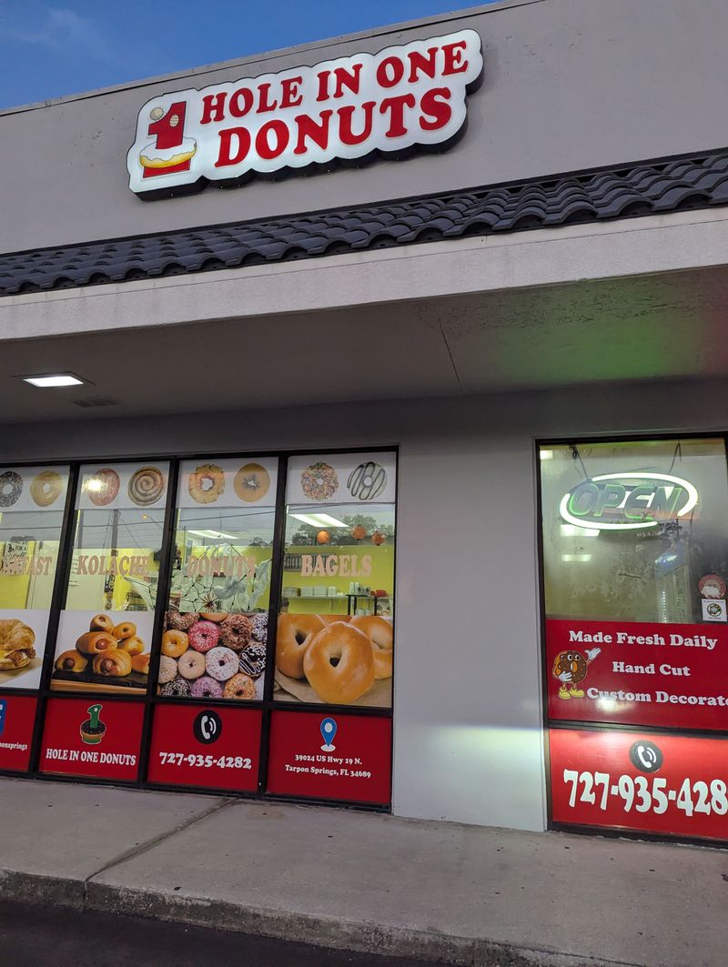 Hole In One Donuts - Tarpon Springs