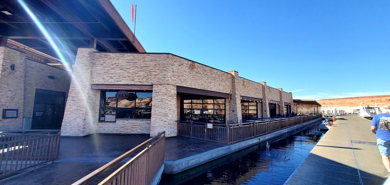 Jádí'Tooh Restaurant At Antelope Point Marina, Page