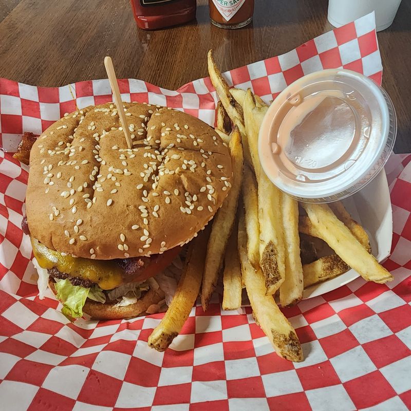 Ashton's Burger Barn, Delta