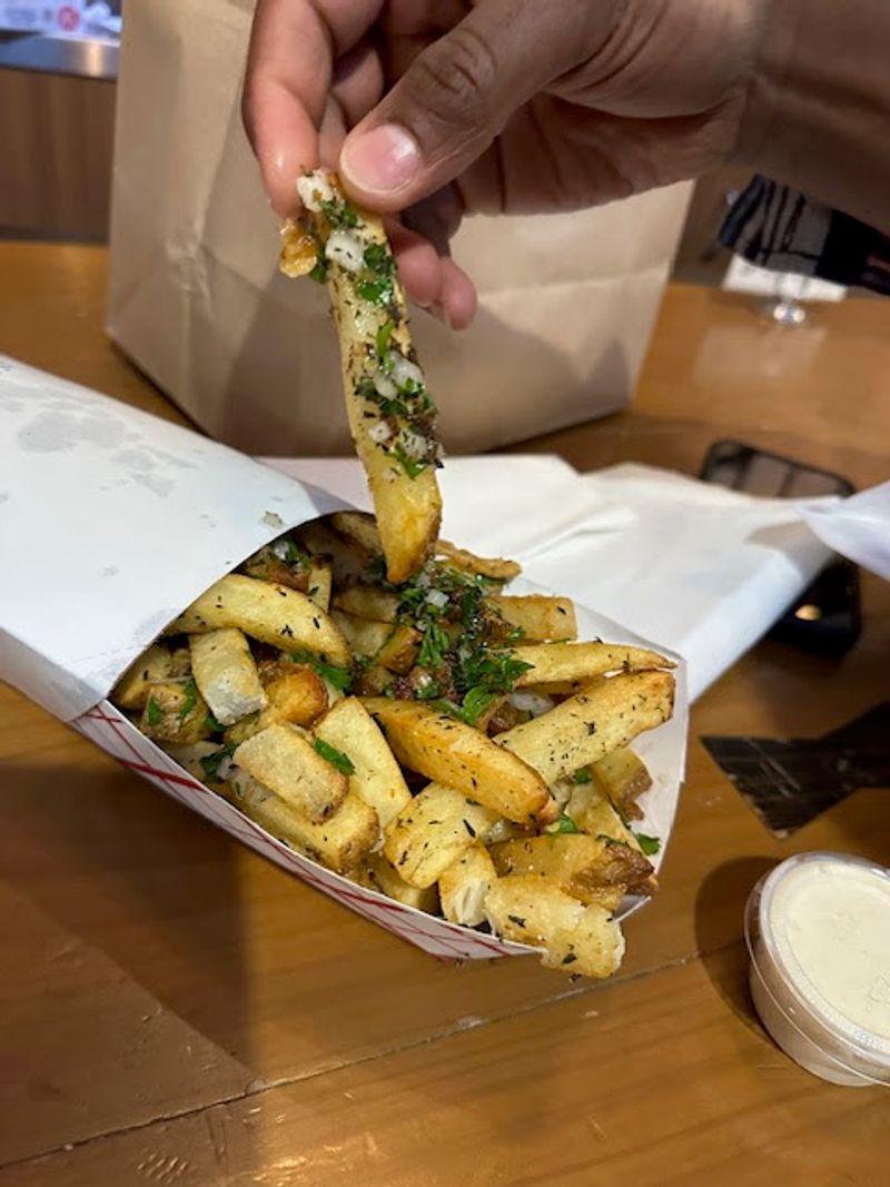 Garlic Fries That Make Friends