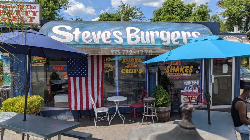 Steve's Burgers — Garfield