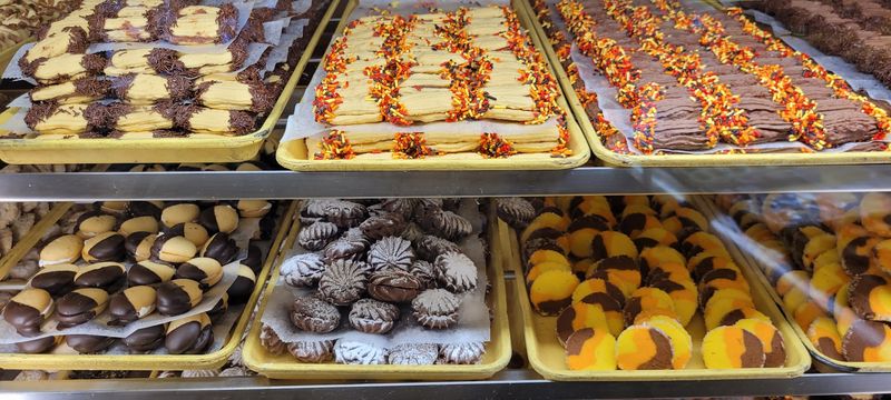 Reuter's Bakery - Chicago