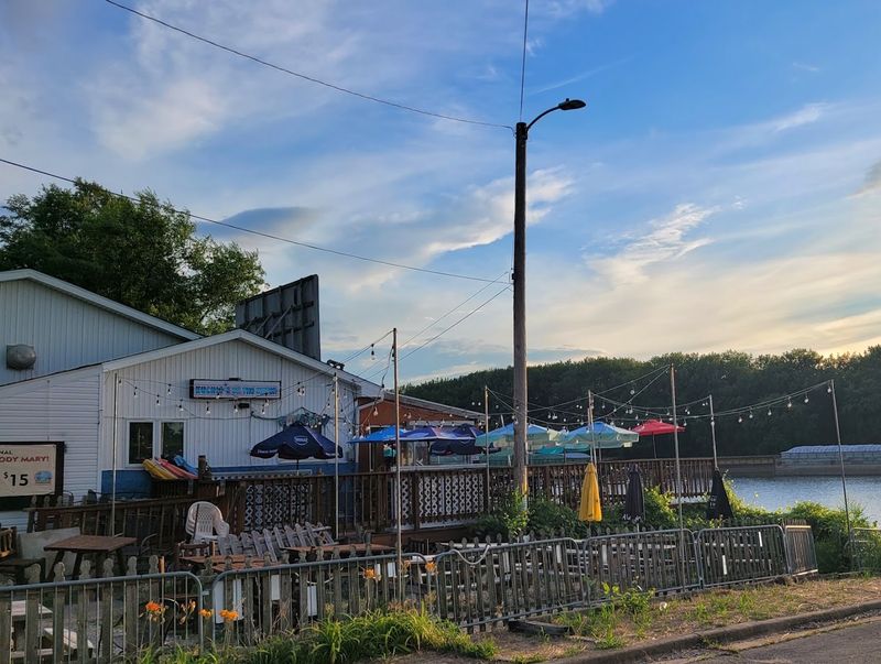 Kuchie's On The Water, Creve Coeur
