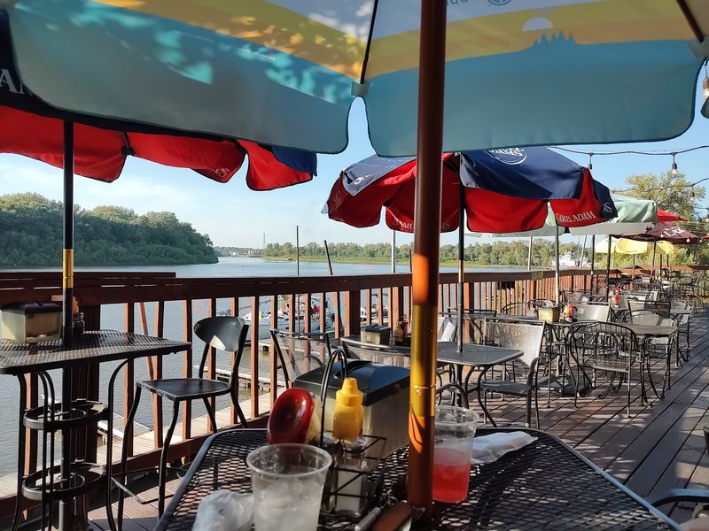 Kuchie's On The Water