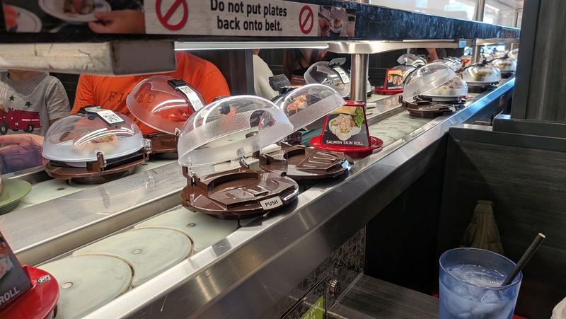 Kura Revolving Sushi Bar, Schaumburg, IL