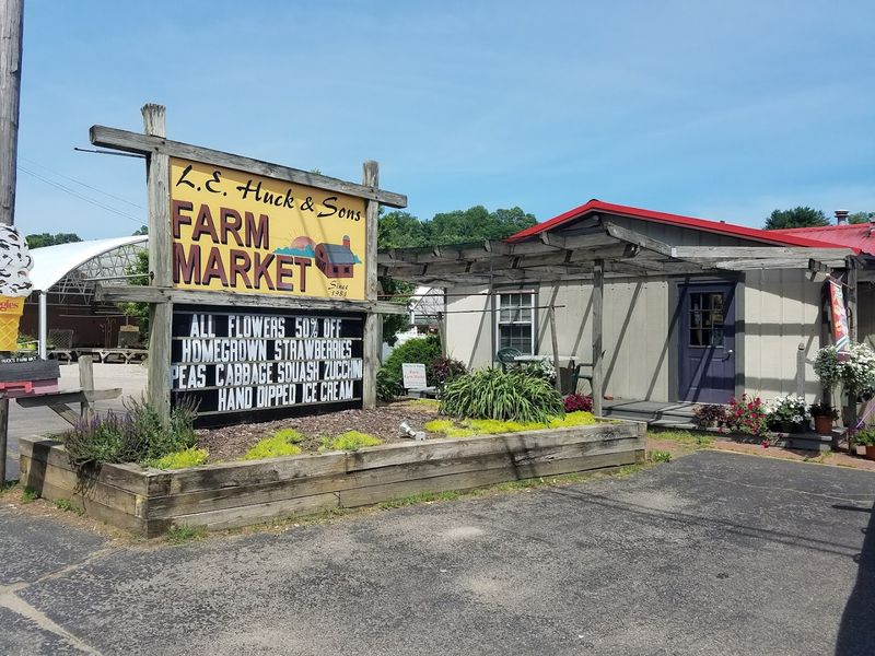 L.E. Huck & Sons Farm Market, Marietta