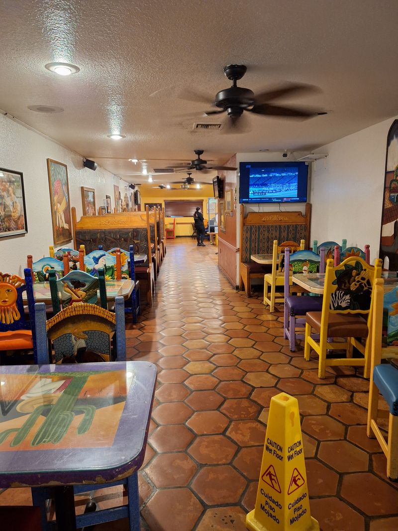 The Original La Canasta (Abril family)