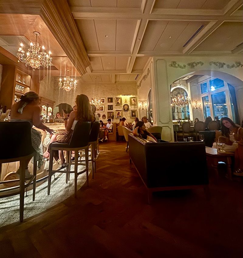 La Cave, Charleston