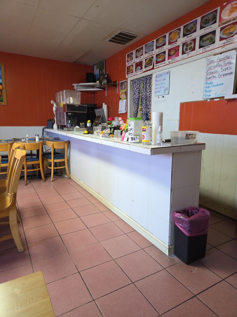 La Chikis Restaurant
