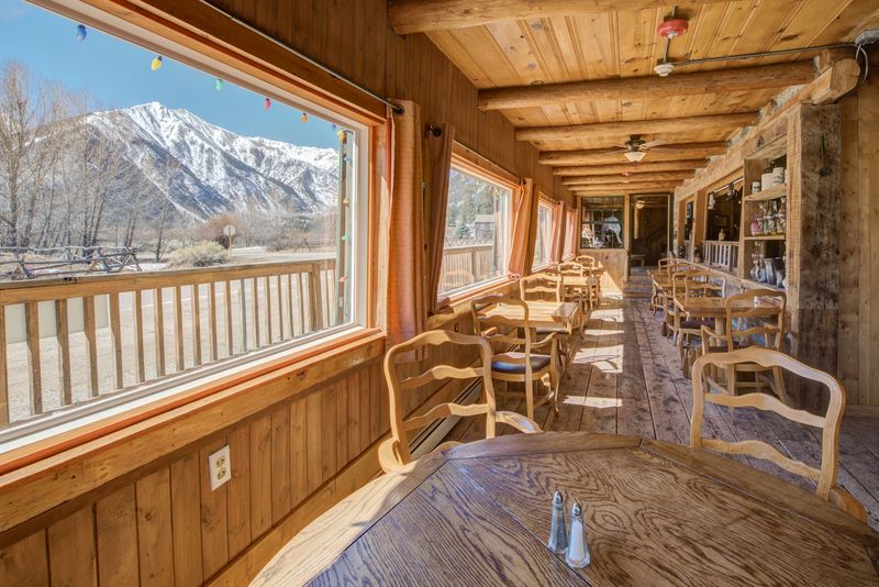 Twin Lakes Inn & Saloon