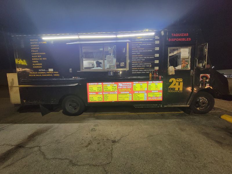 2Hermanos Taco Truck