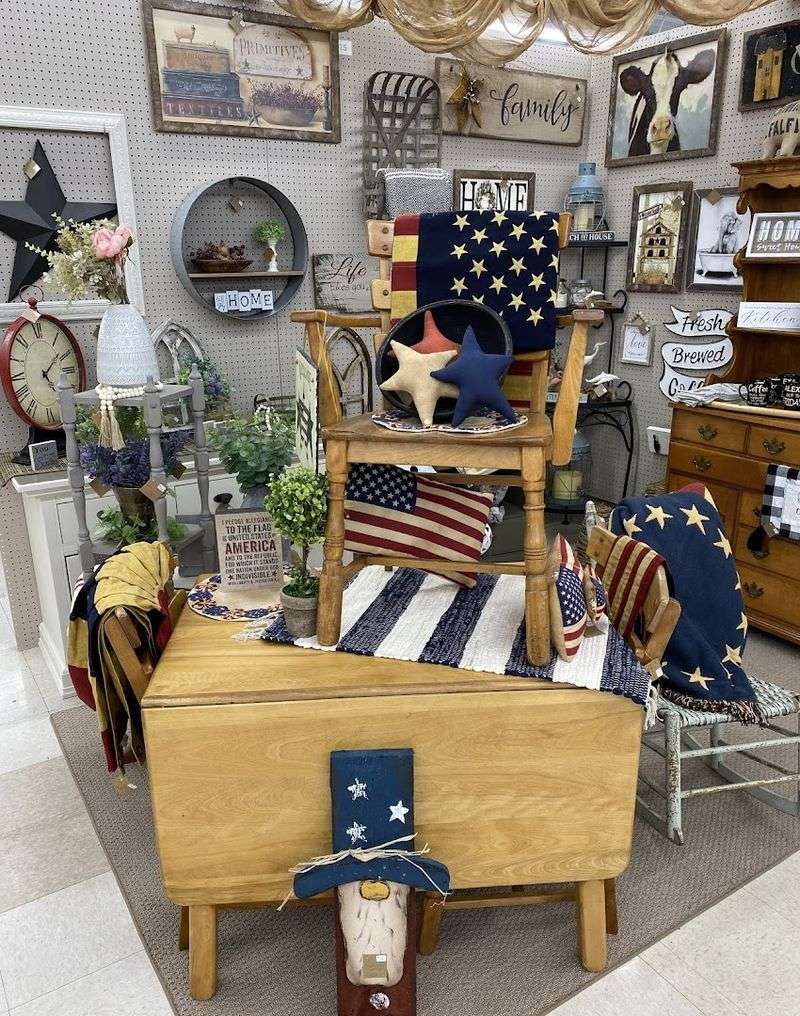 Hidden Treasures Mall and Antiques, Loves Park