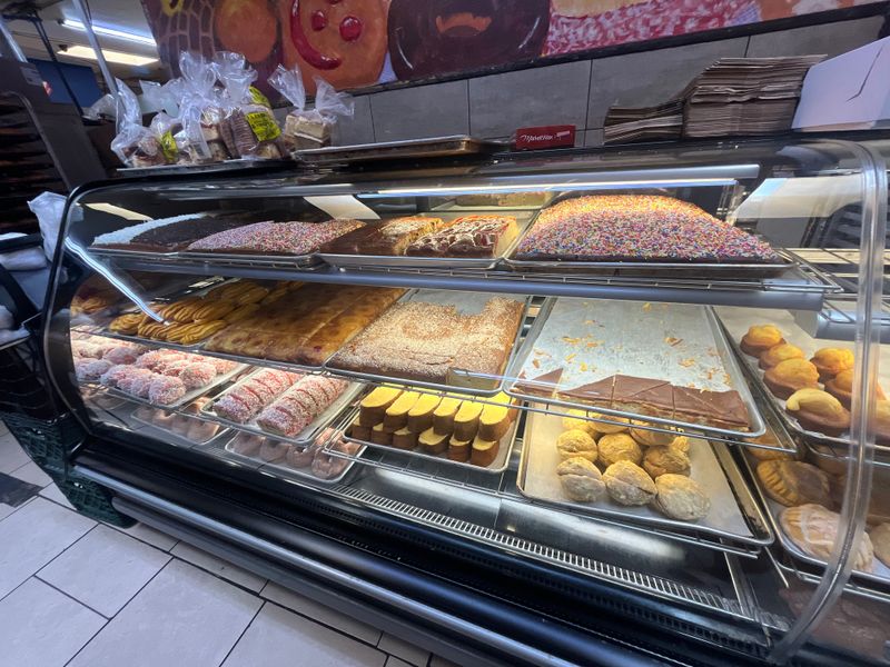 La Estrella Panaderia Y Carniceria, Mesa