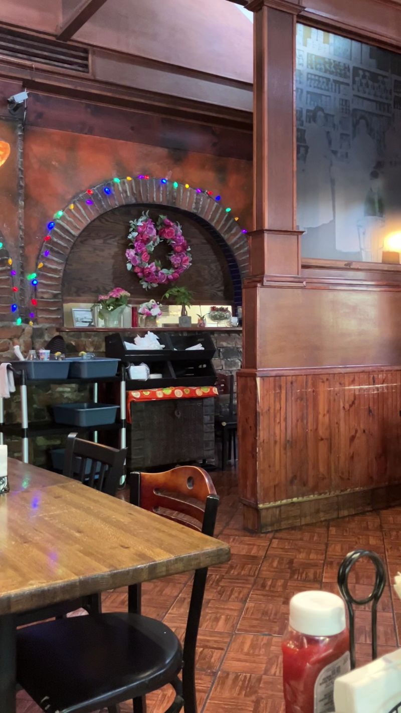 Bisbee's Table - Bisbee