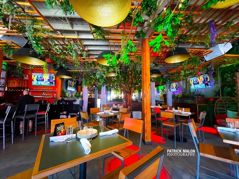 La Victoria Barra + Cocina Mexicana - Chicago