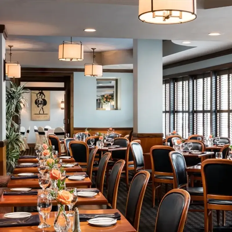 The Swamp Fox: Downtown Charleston Elegance