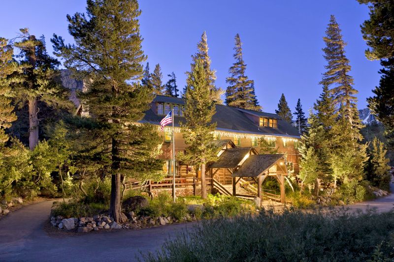 Mammoth Lakes, Lakefront Restaurant