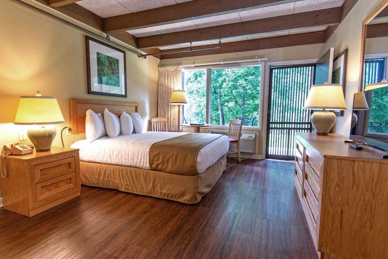 Greenbo Lake State Resort Park – Lodge Dining Room