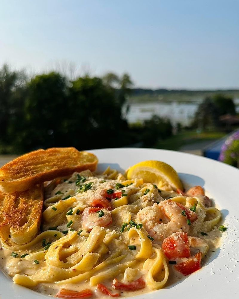 Hanson Hill Waterfront Grill – Whitehall