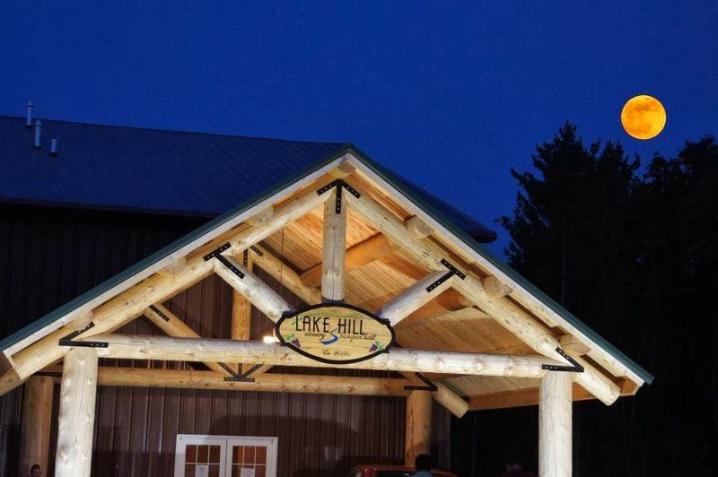Lake Hill Winery & Vineyard (Carthage, IL) Lake Hill Winery & Vineyard (Carthage, IL)