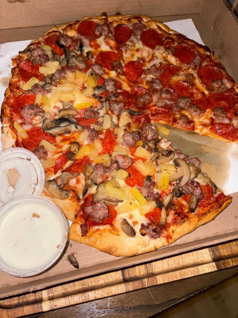 Vango's Pizza & Lounge – Marquette