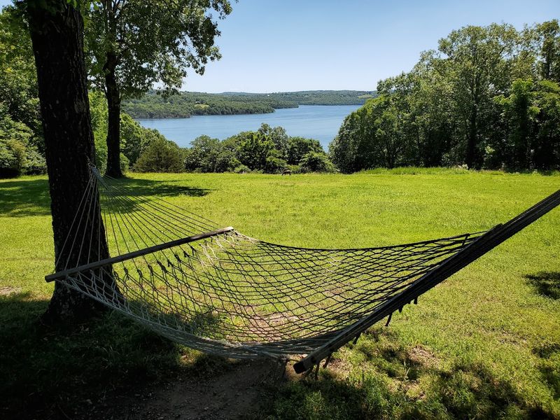 Lake Views That Feel Effortless Lake Views That Feel Effortless