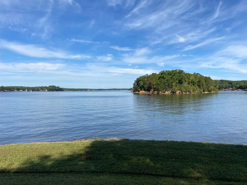 Lake Wylie Wraps Around Everything