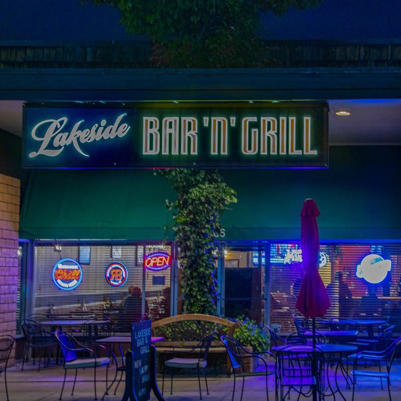 Lakeside Bar & Grill 