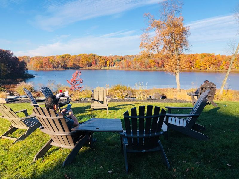Lakeside Views That Make Every Morning Feel Earned