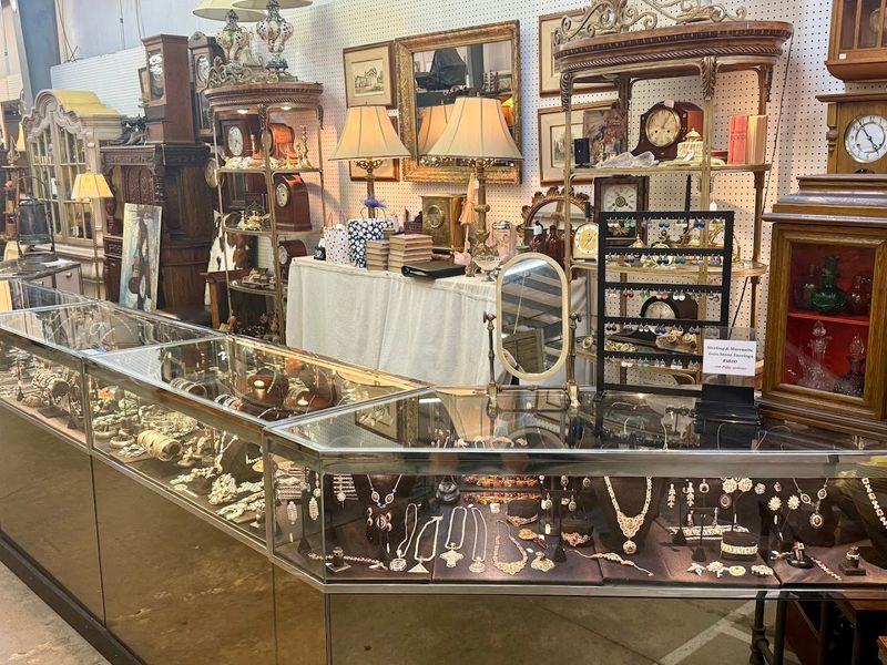 Lakewood 400 Antiques Market