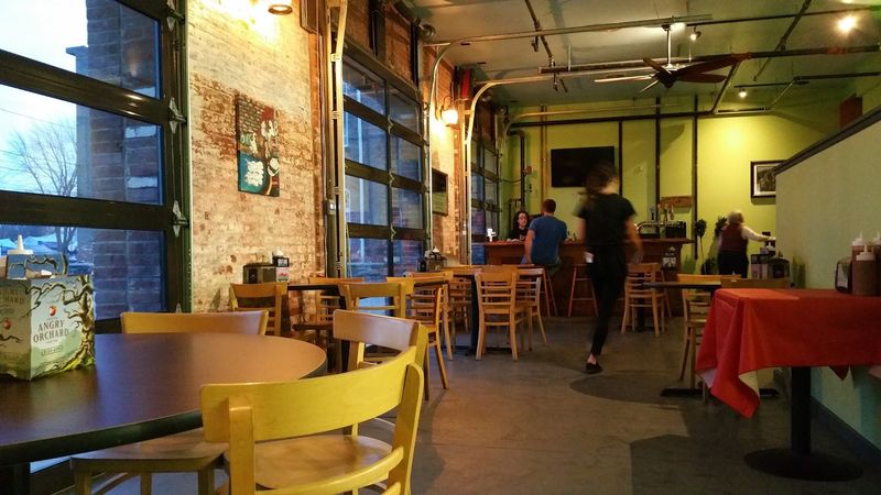 Briquettes Smokehouse, Ashtabula