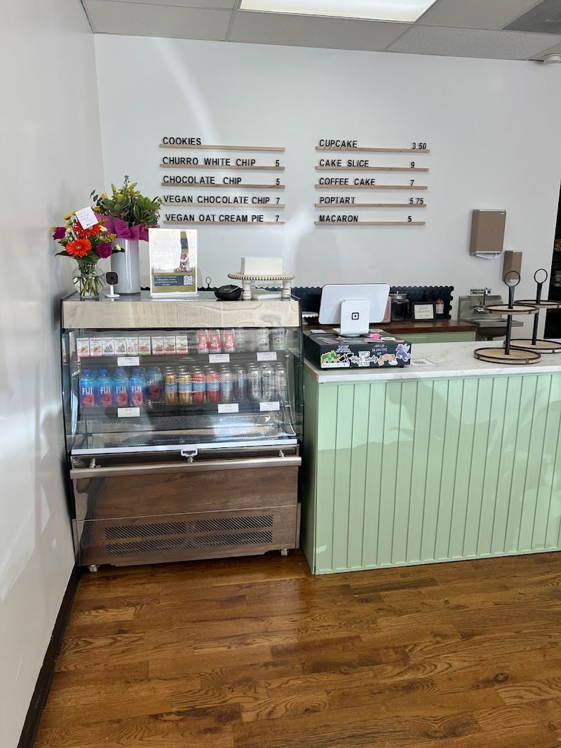 Lara's Cakes & Bakes